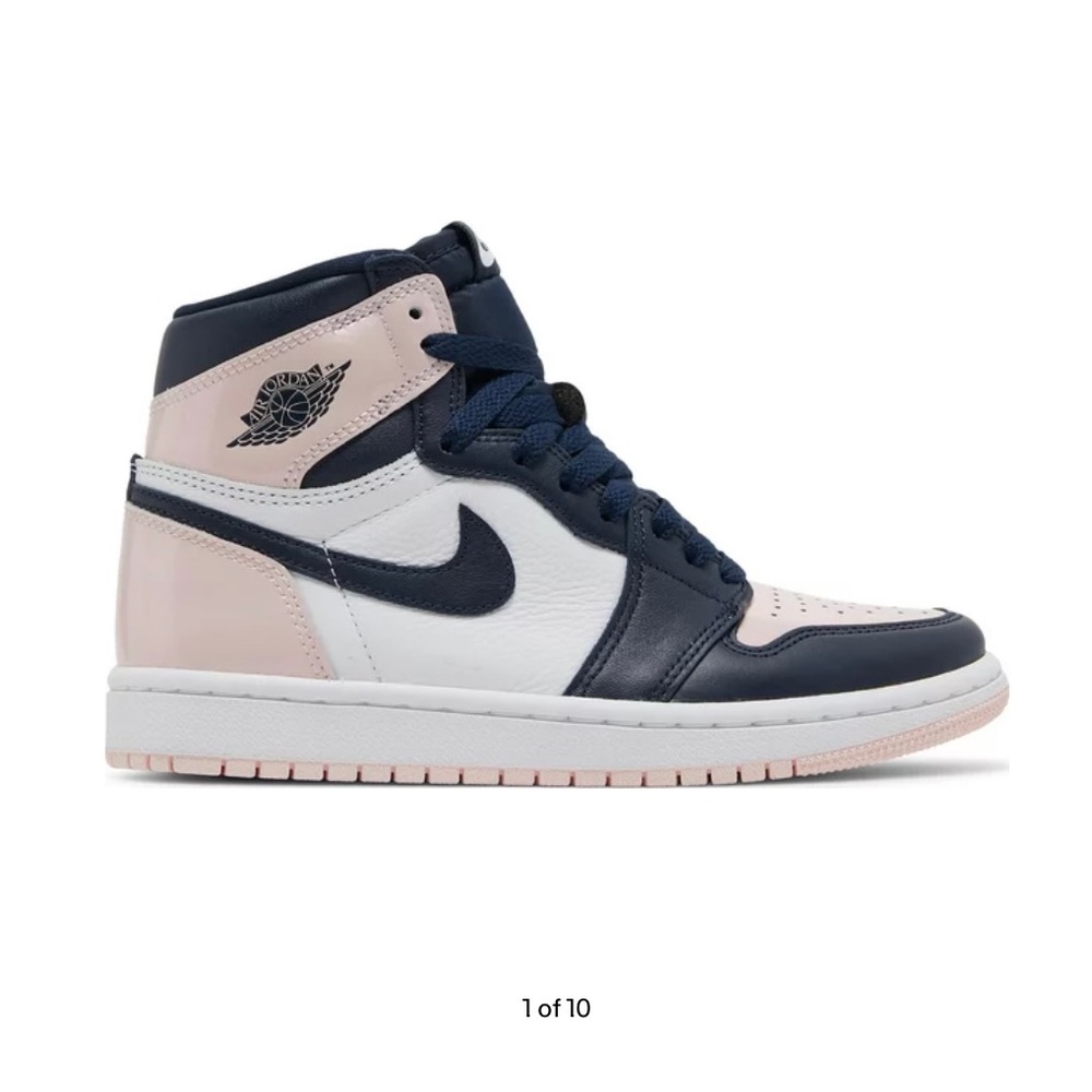 Air Jordan 1 Retro High OG SE ‘Atmosphere’ 
Atmosphere pink/Obsidian (navy blue)
